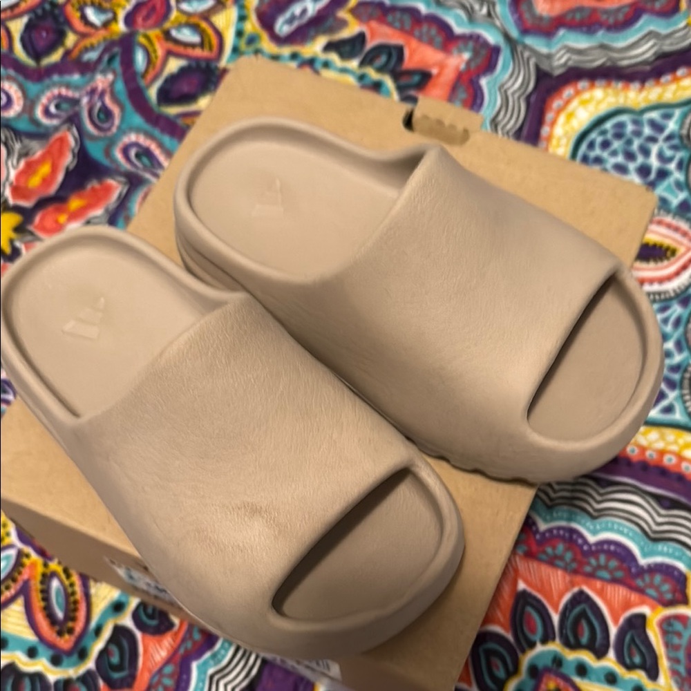 Yeezy Kids Sandals in Beige
